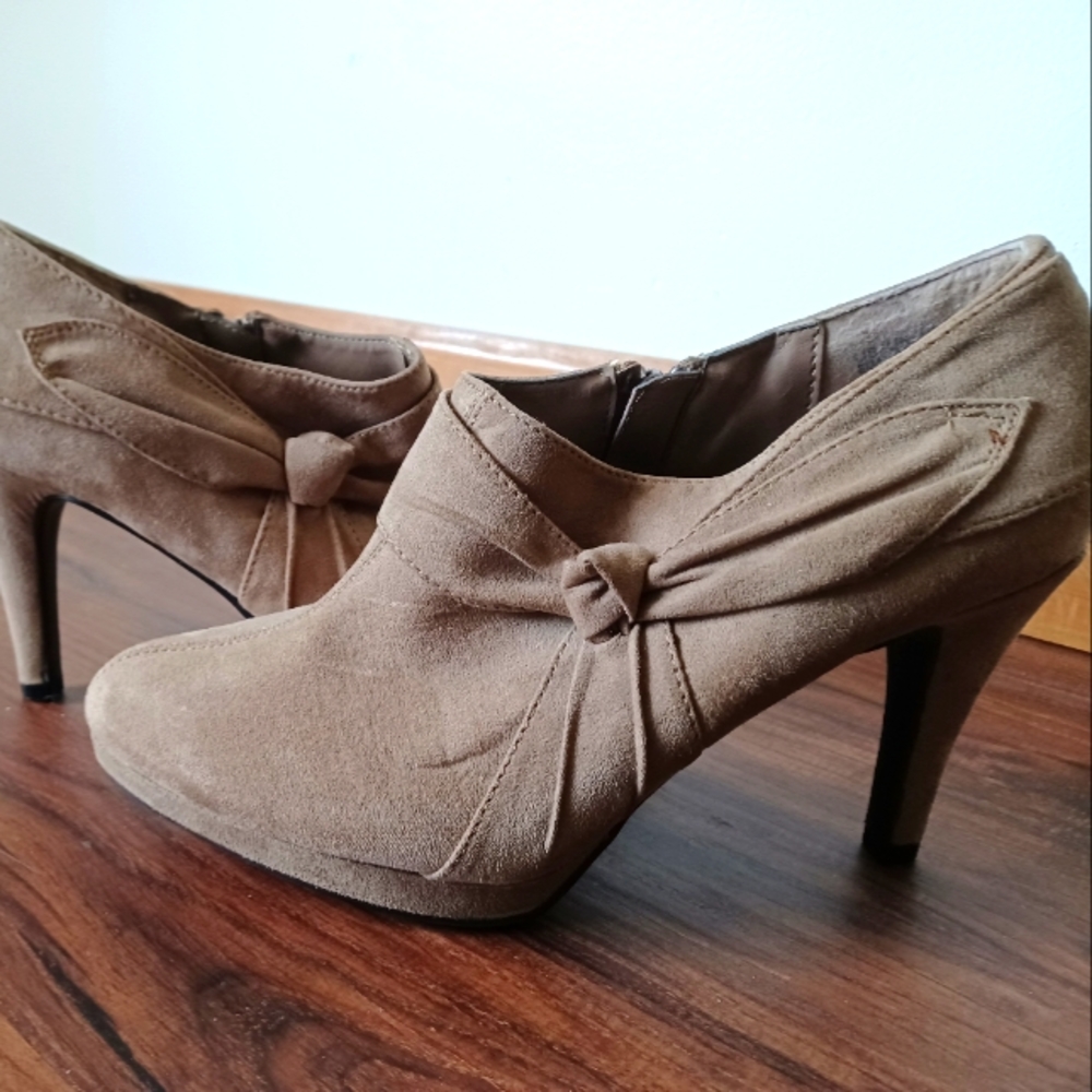 Naturalizer Ankle booties